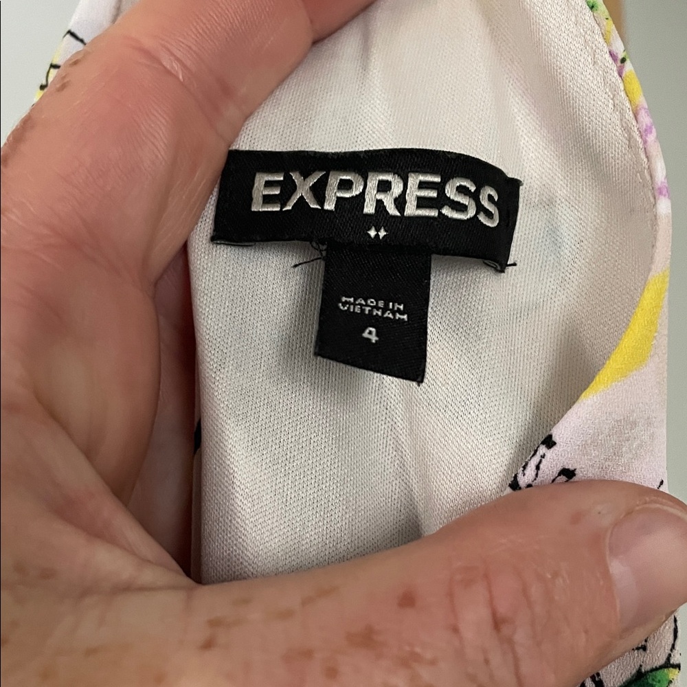 Express keyhole halter fit and flare white floral dress 4 - Picture 9 of 9